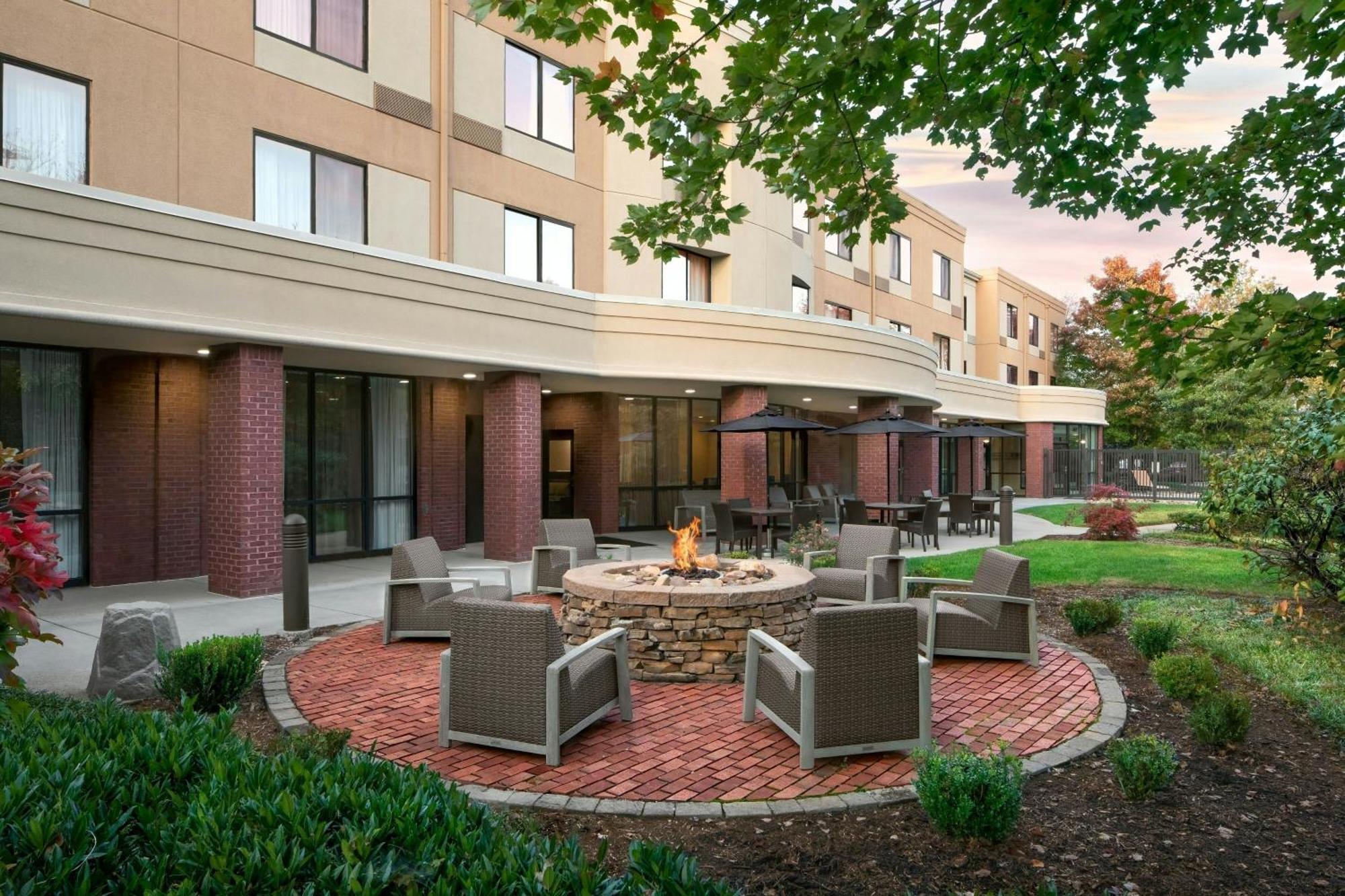 Courtyard By Marriott Knoxville Airport Алкоа Екстериор снимка