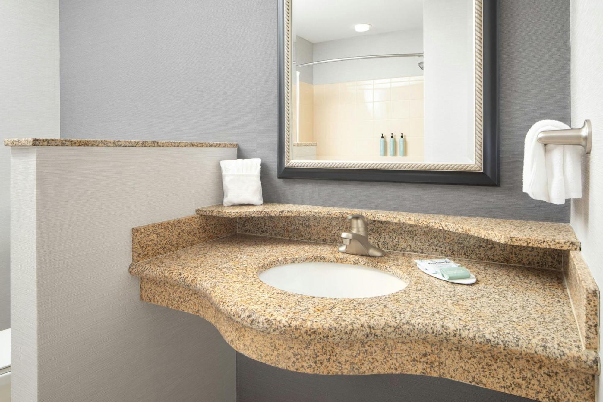 Courtyard By Marriott Knoxville Airport Алкоа Екстериор снимка